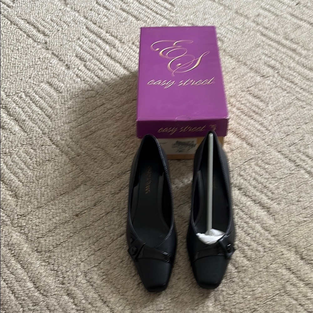 Easy Street Black Heels Versatile Comfort